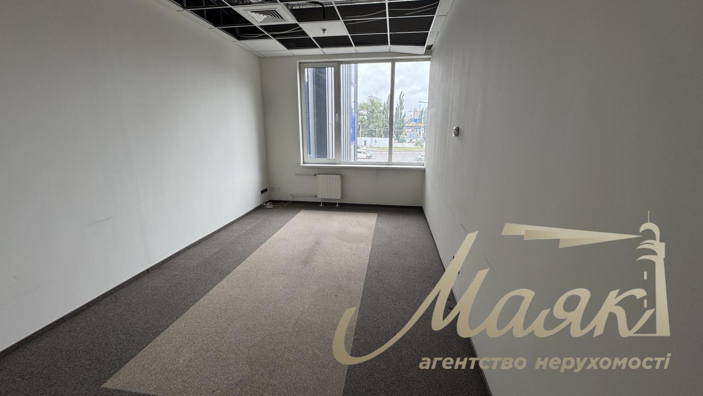 Rent an open space office1500 m2 in Obolon, Lugovaya, office center