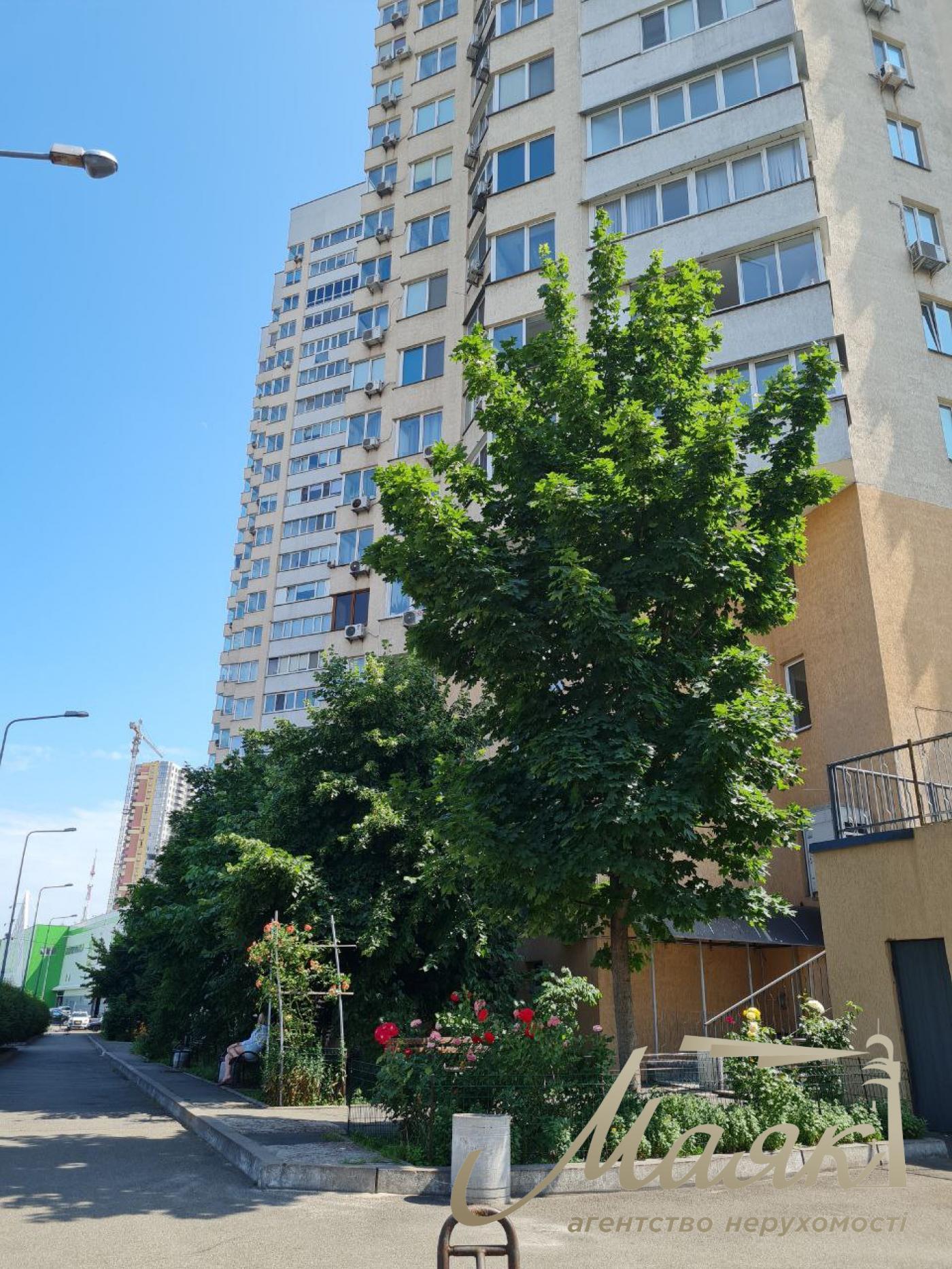 Rent 3-room apartment (140 sq. m.) Demievka, Saperno-Slobodskaya st. 22