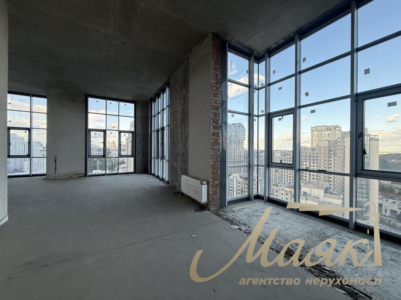 Продаж квартири з великою терасою без ремонту в преміальному ЖК "Новопечерські Липки", Печерський район, Київ