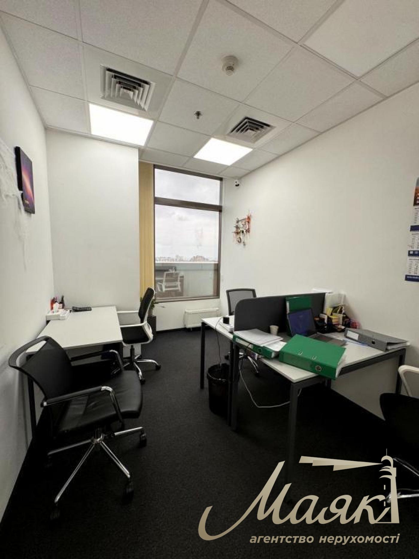 Оренда офісу 200 м.кв у БЦ Леонардо, вул. Богндана Хмельницького