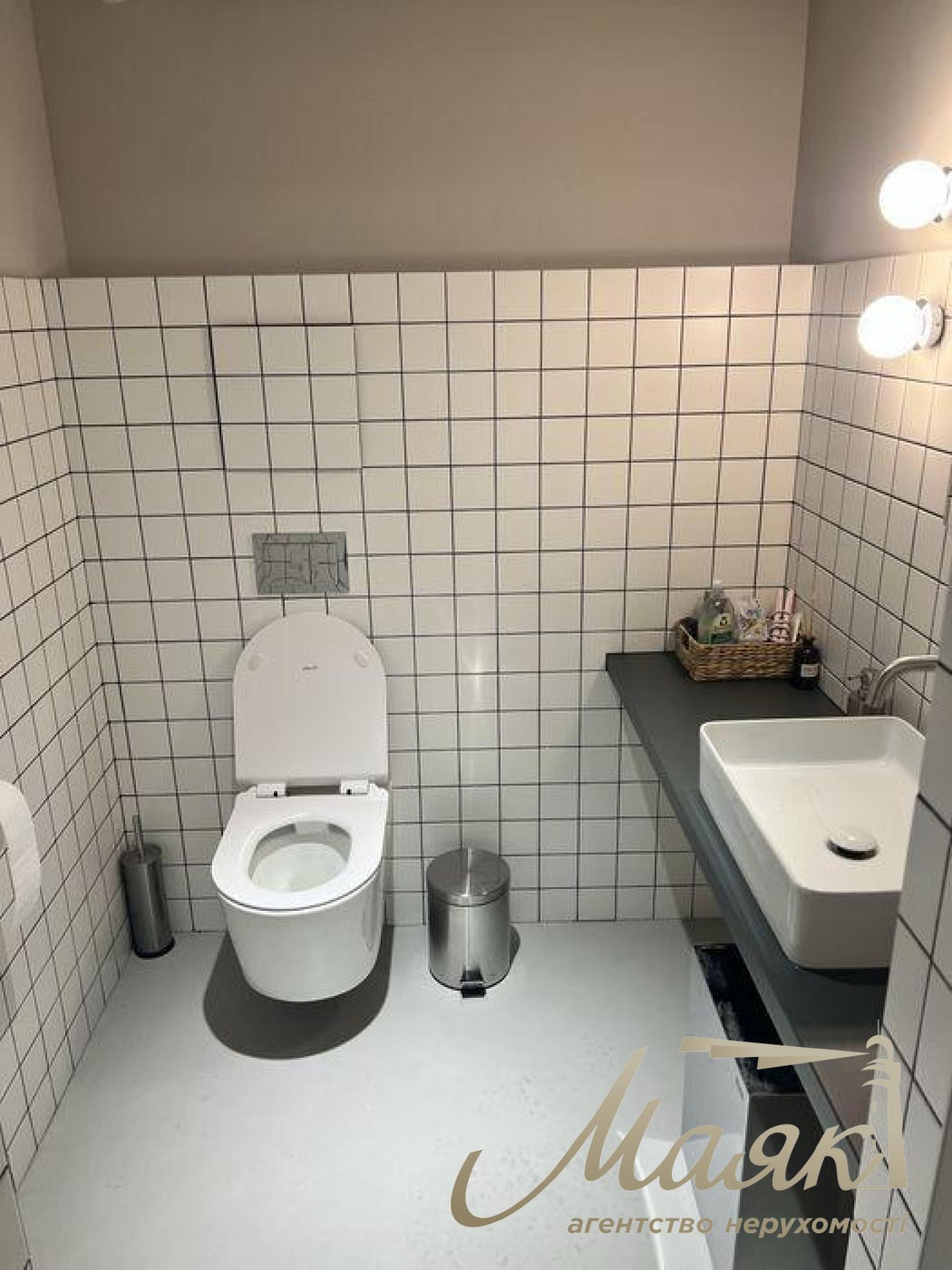 Аренда фасадного помещения 95 м.кв, ул. Бассейная, Бесарабка