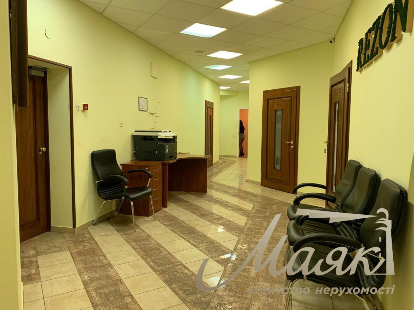 Sale of office 300 sq.m. in the center of Kiev, near the NSC "Olympic"