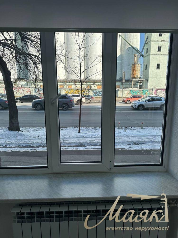 Аренда фасадного помещения 52м2 на Подоле, Набережно Хрещатицкая