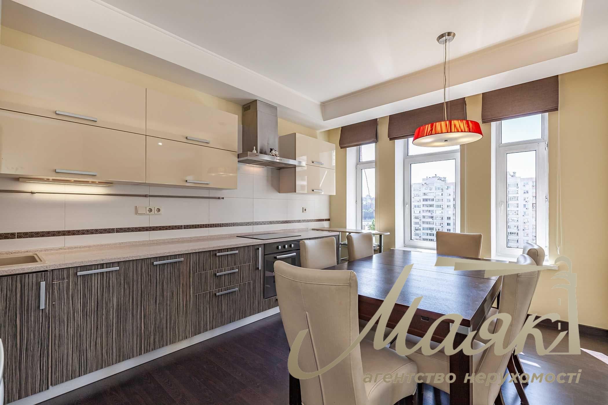3-room apartment for rent at 27/78 Pankovskaya St., Downtown.