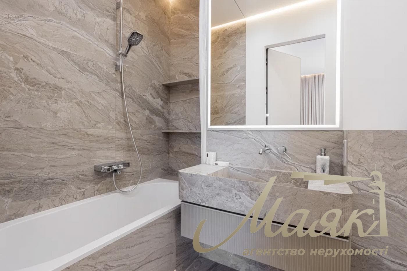 Оренда унікальної 2-кімнатної квартири (75 м²) у ЖК «52 Перлина/Печерськ Плаза» з терасою площею 17 м²