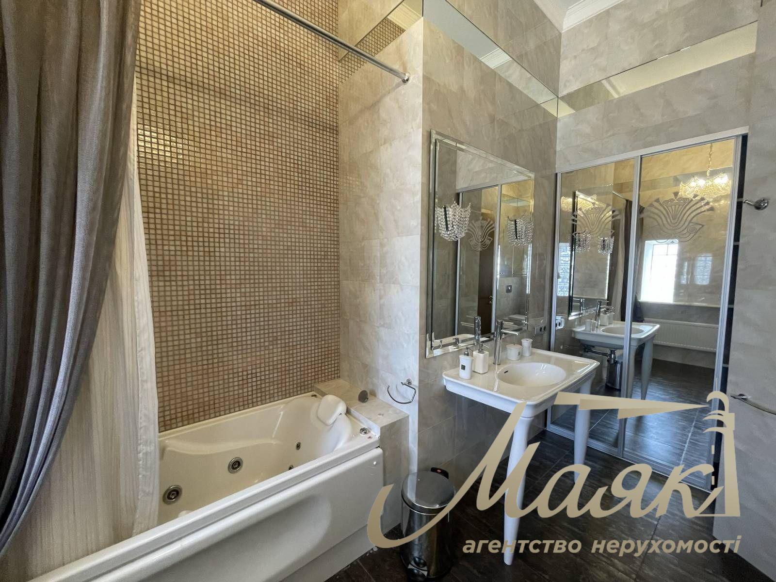 Аренда 4-к квартиры 200 м2, центр Києва, Площа Украинских Героев