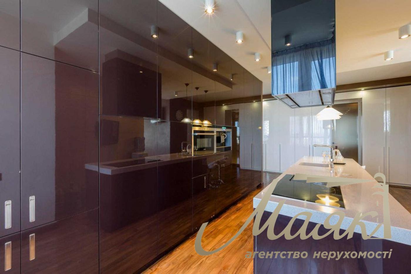 Sale of 4-room apartment, Kudryashova street 20, Vremena Goda residential complex, Solomensky district!