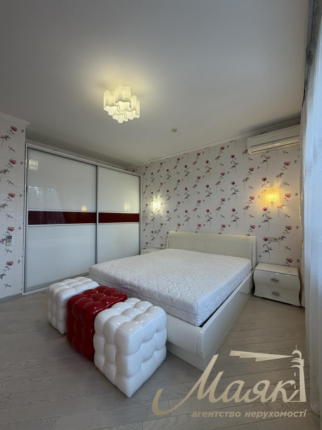 Rent 2-storey house 220m2 in. Ivankovici/Kruglyk, KG "Maetok"