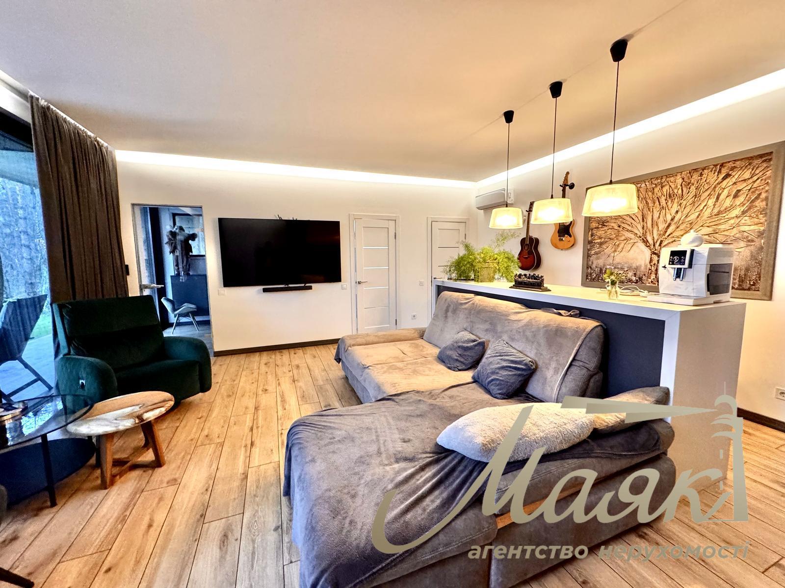 Оренда заміського будинку 215м2 з басейном у престижному передмісті Києва, Обухівський напрямок.