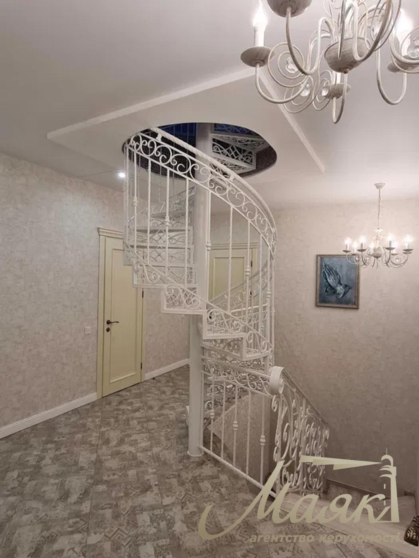 Sale of 3-storey house 240 sq.m. Obolon. Kyiv.