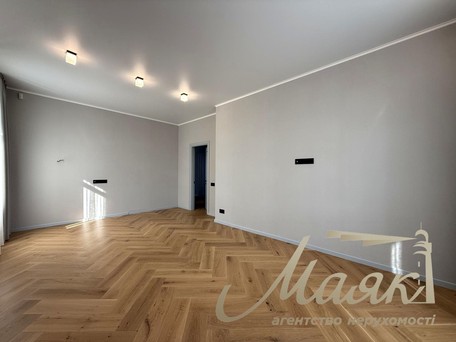 Продаж сучасного будинку 350 м² з панорамним видом с. Лісники пров. Глинище, 39, Обухівський напрямок, Київська область