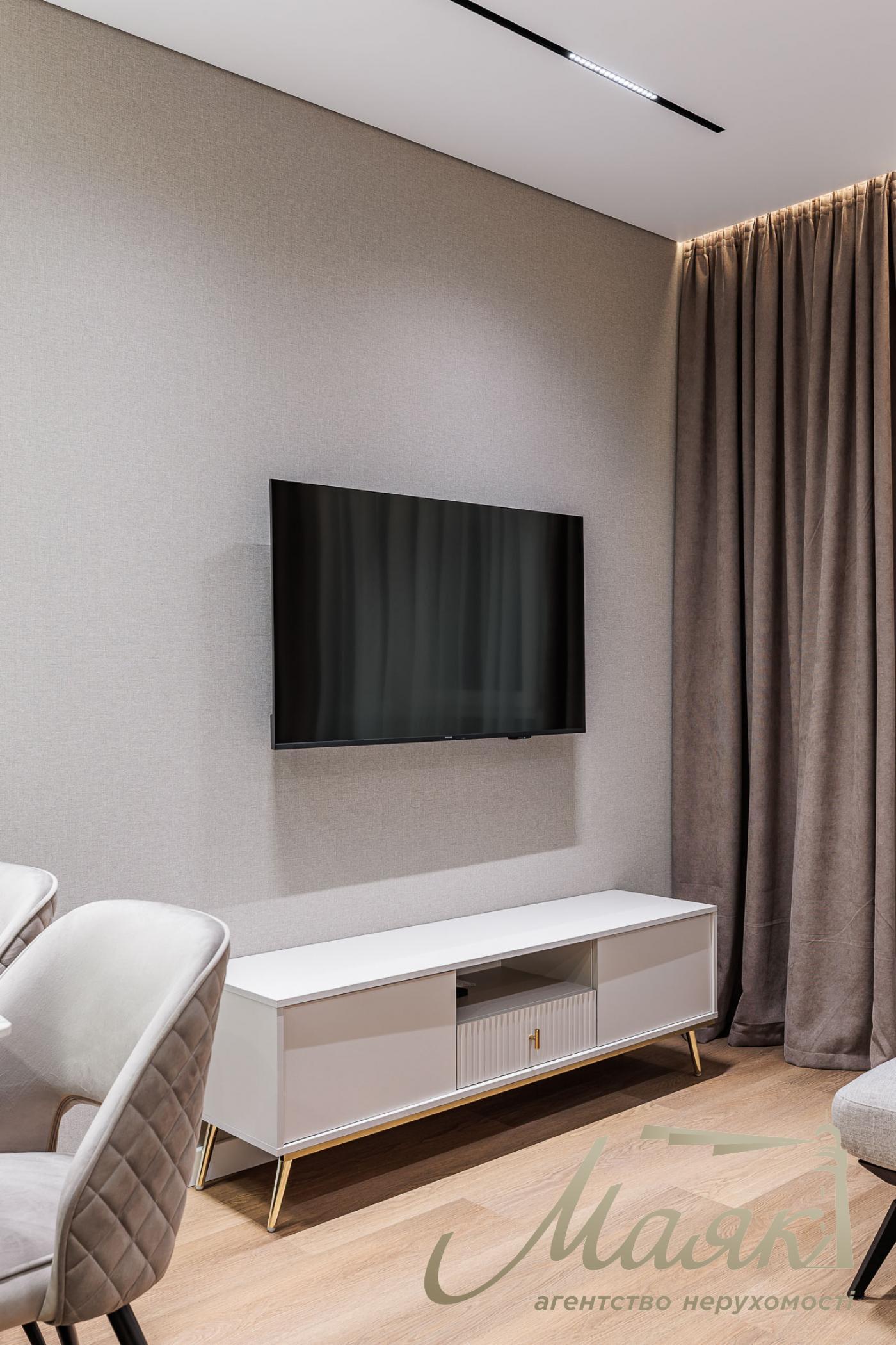 Продажа 1-комнатной квартиры с ремонтом ЖК Варшавский 3, Виноградарь, Киев