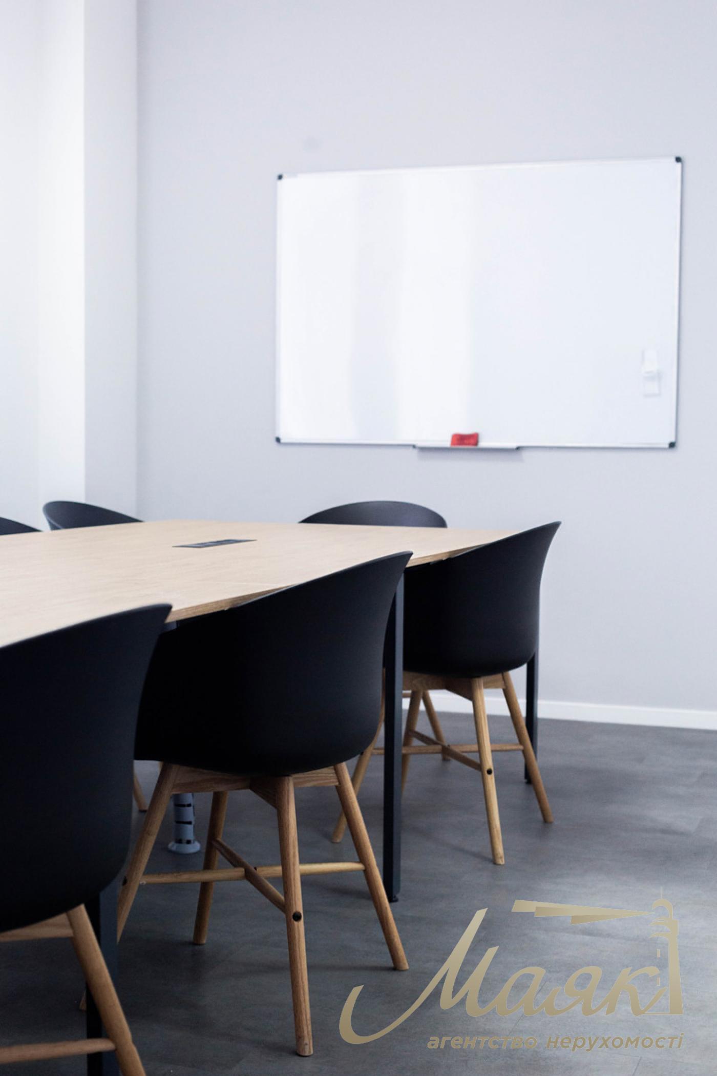 Office for rent 645m2 in BC Business city, 13 Pimonenka str.