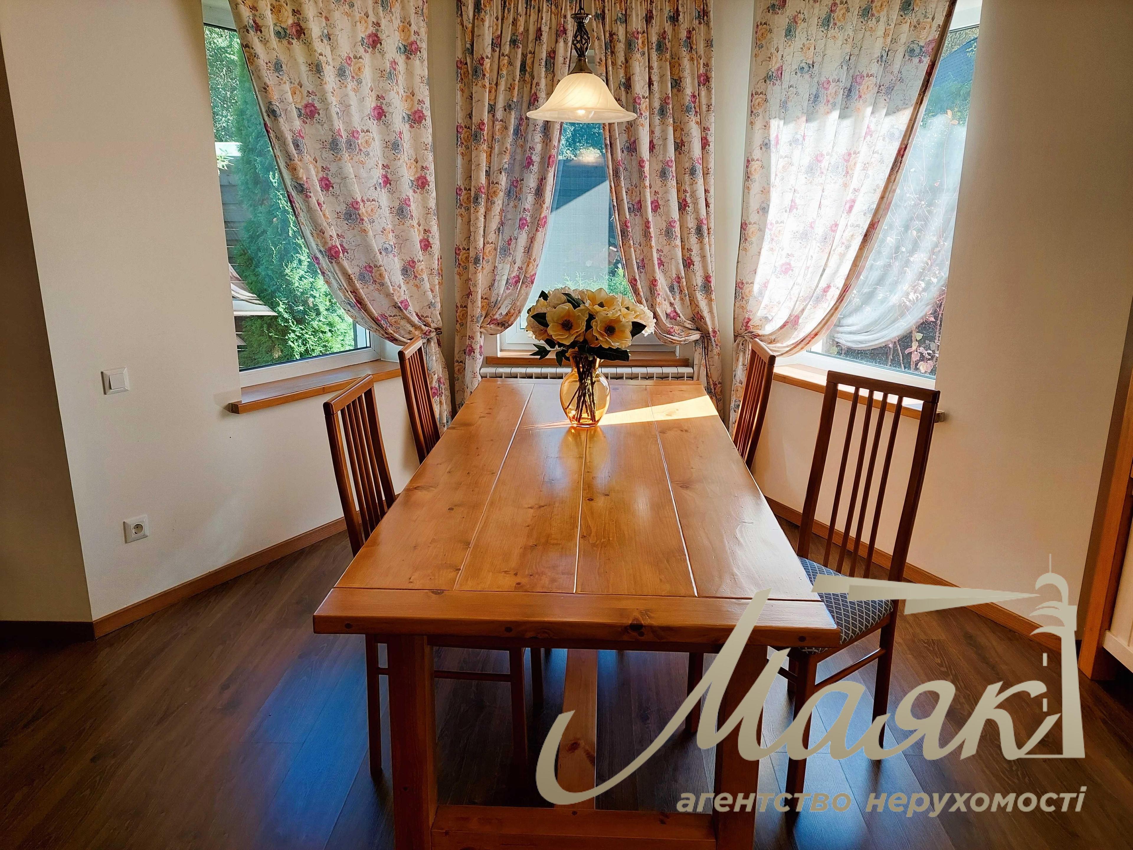 Продаж будинку з ремонтом 147м2 у Лісниках, біля озера.