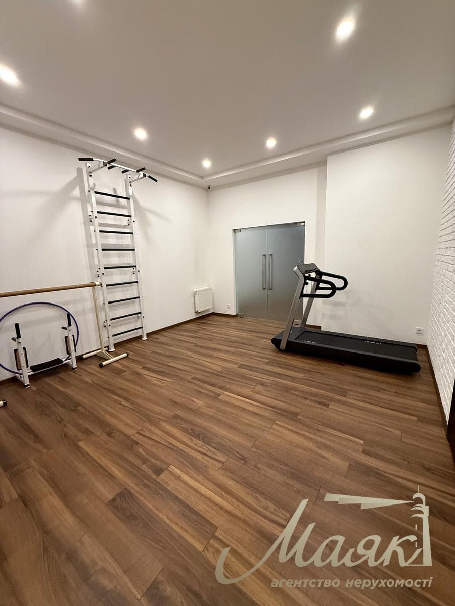 For sale 2-storey house 538m2 with swimming pool in a closed cottage town in Obolon.