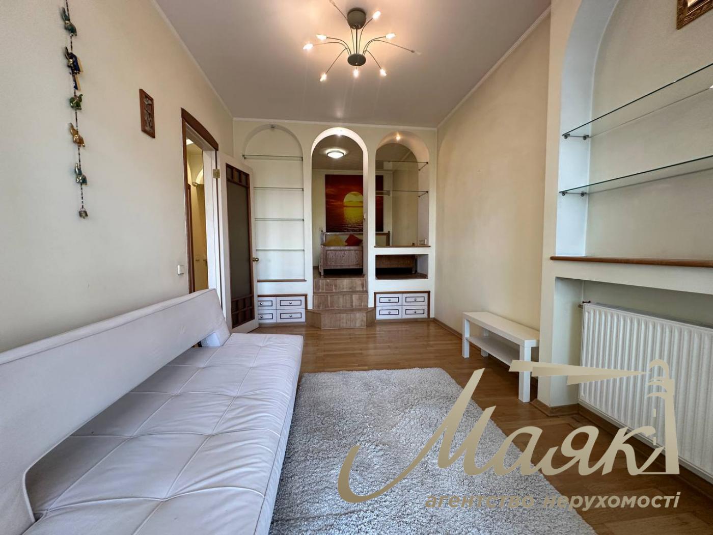 Оренда дворівневої квартири по вул.Верхогляда/Драгомирова 4, Печерський район.