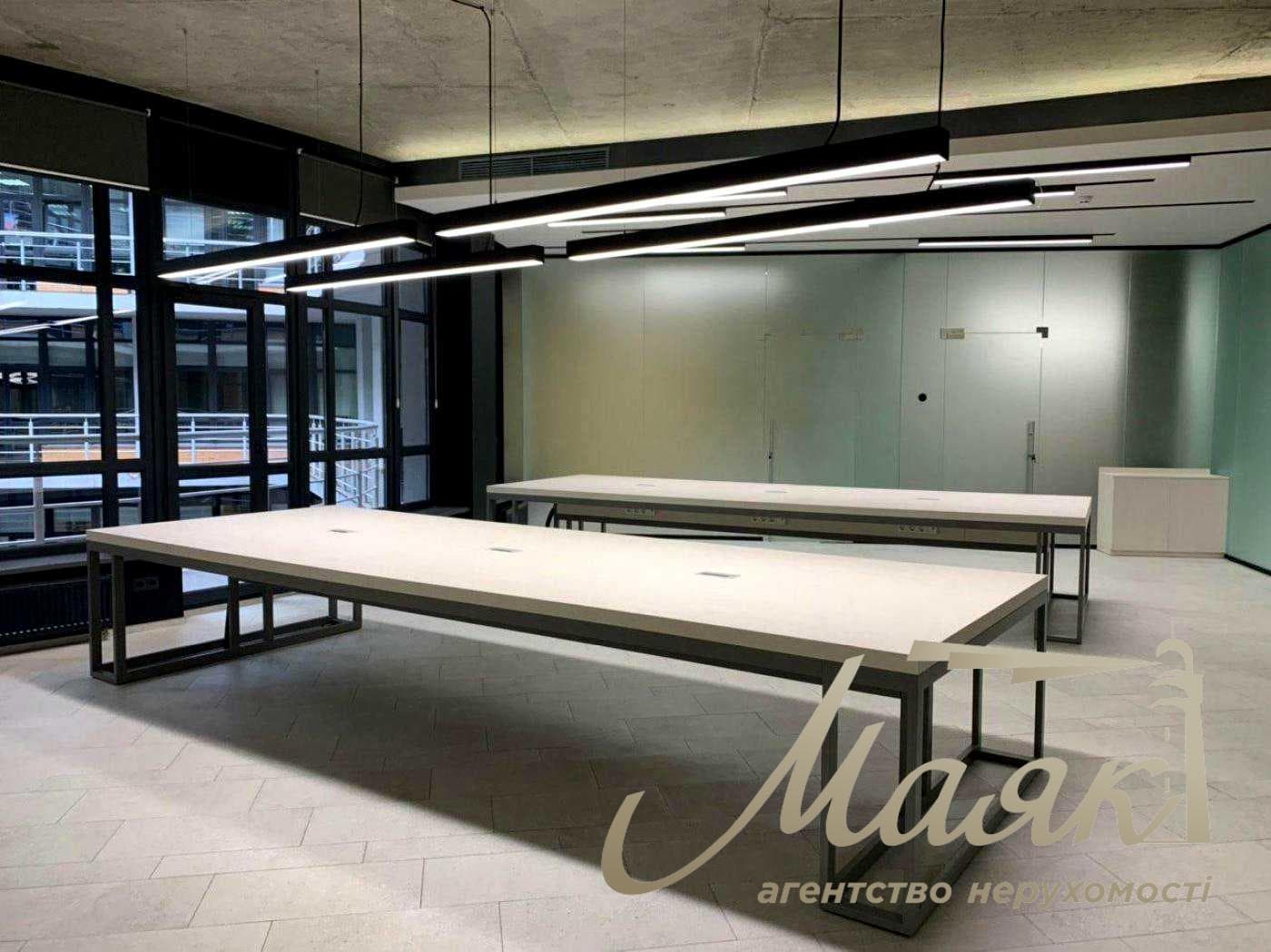 Modern office space (180 m²) for rent in the "Volna" Business Center, 36D Konovaltsa St.