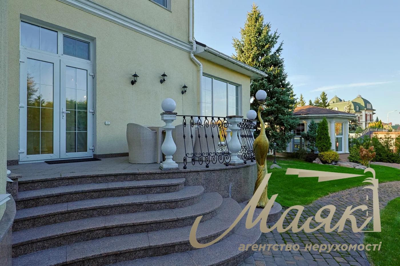 Продаж елітного будинку 477м2 у СМТ Козин/Конча Заспа з виходом на Дніпро, КМ "Тиха Гавань" 15 соток землі, Обухівський район, Київська область.