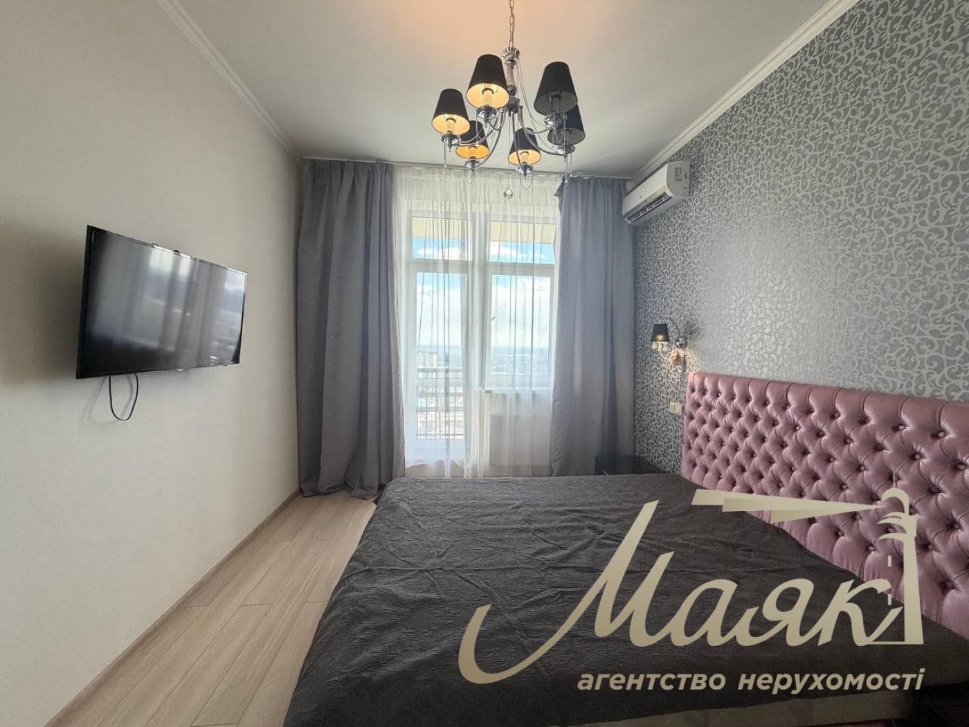 2-room apartment for rent in the Panorama residential complex in Pechersk, at 44-A Konovaltsa Street.
