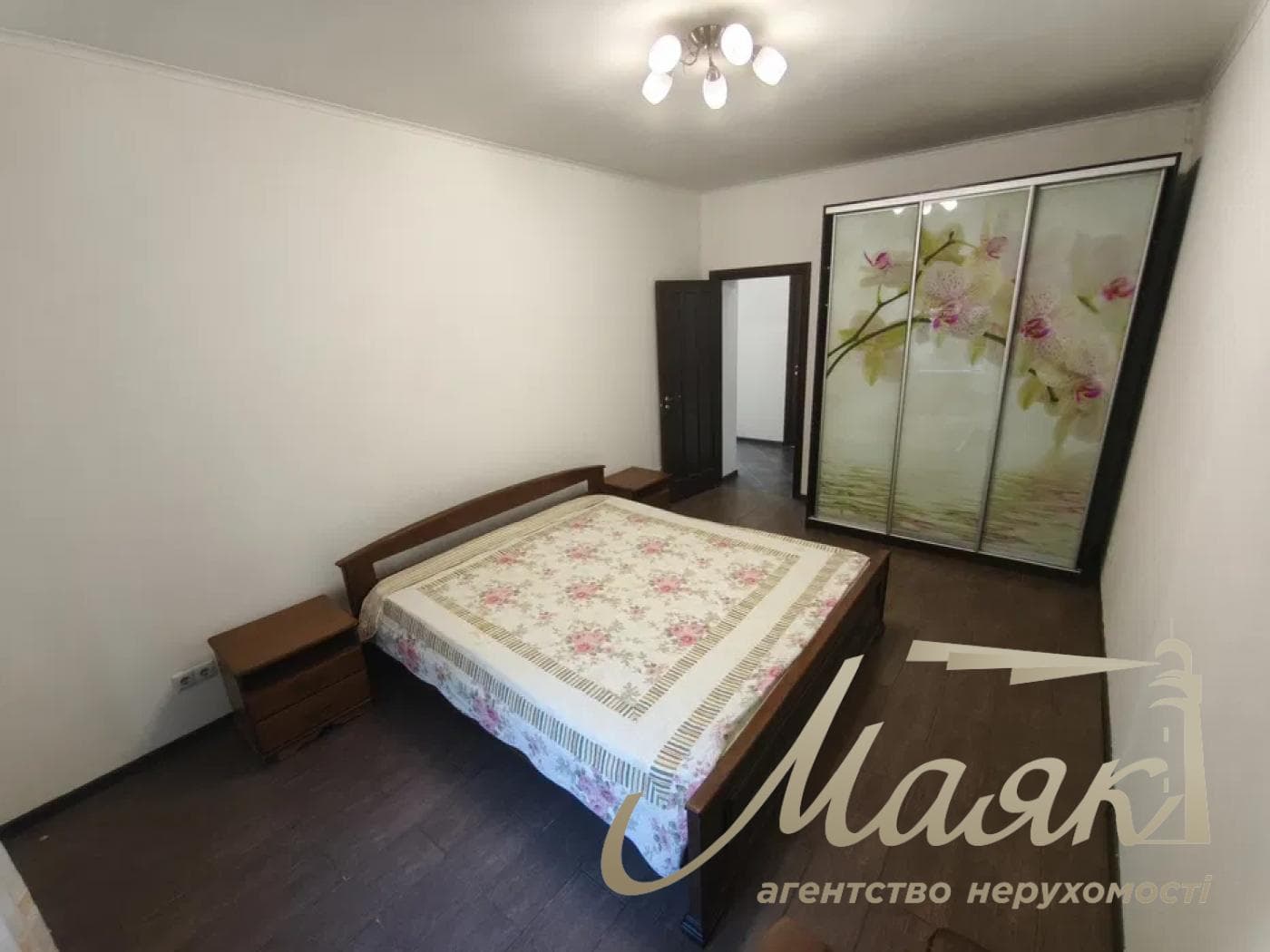 Продаж будинку з власним виходом до озера, 220 кв. м, на Осокорках, Дарницький район