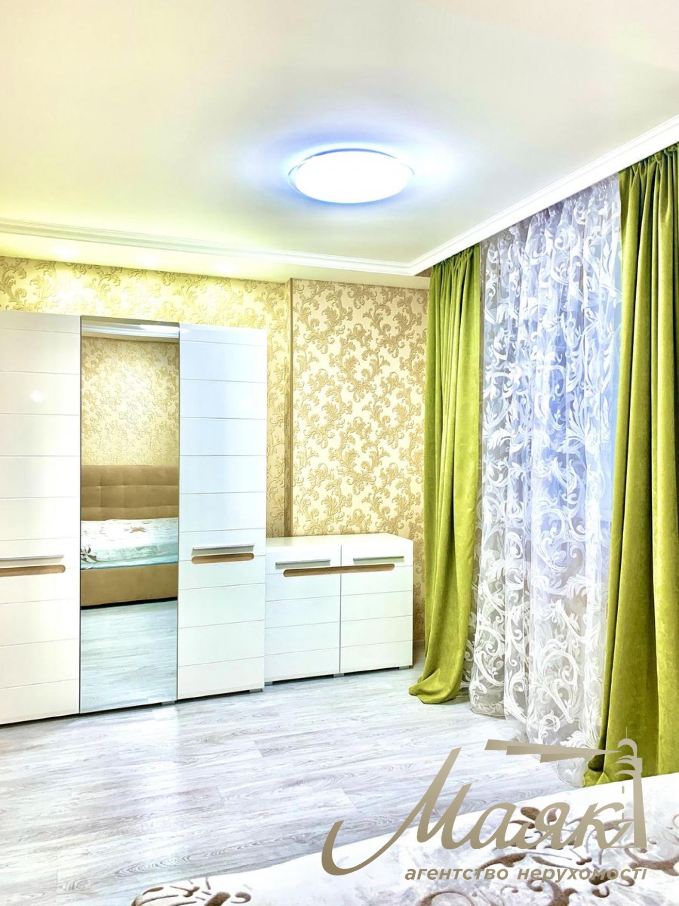 Rent 3-room apartment residential complex Lvivsky quarter, Glubochitskaya street