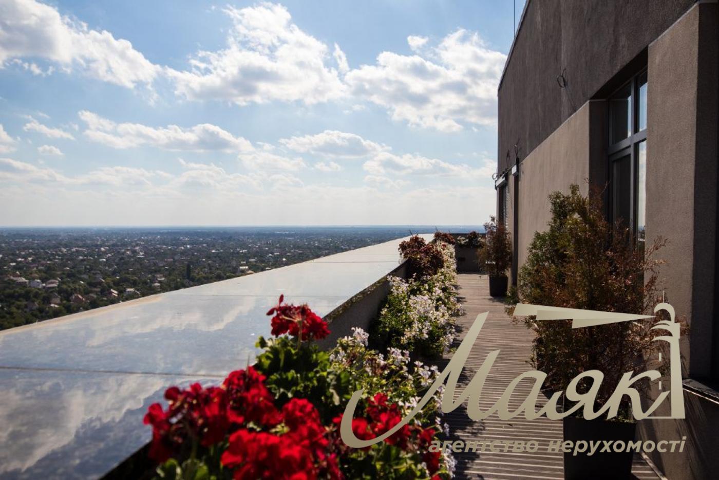 Sale of a penthouse with a view and a terrace of 416 m2 on Dneprovskaya Embankment, Osokorki