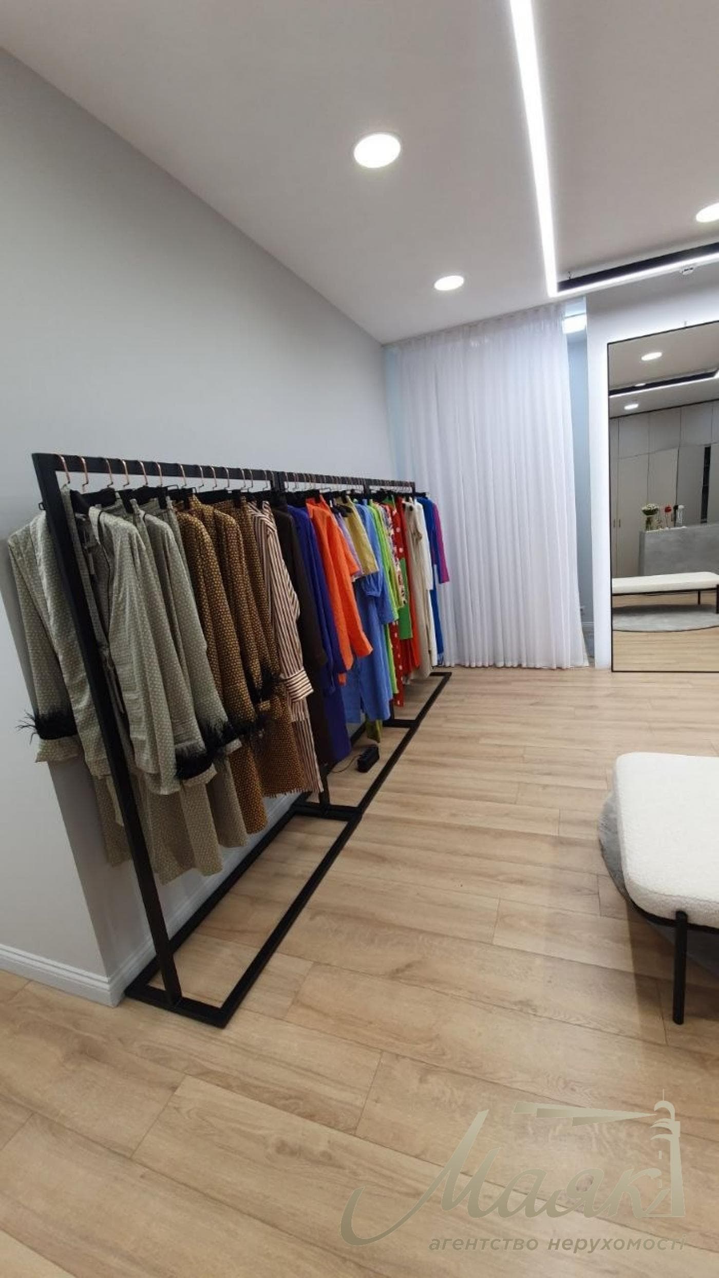 63 square meters of street-front space for rent on Pavlo Skoropadskyi Street (Lva Tolstogo Street), Downtown,