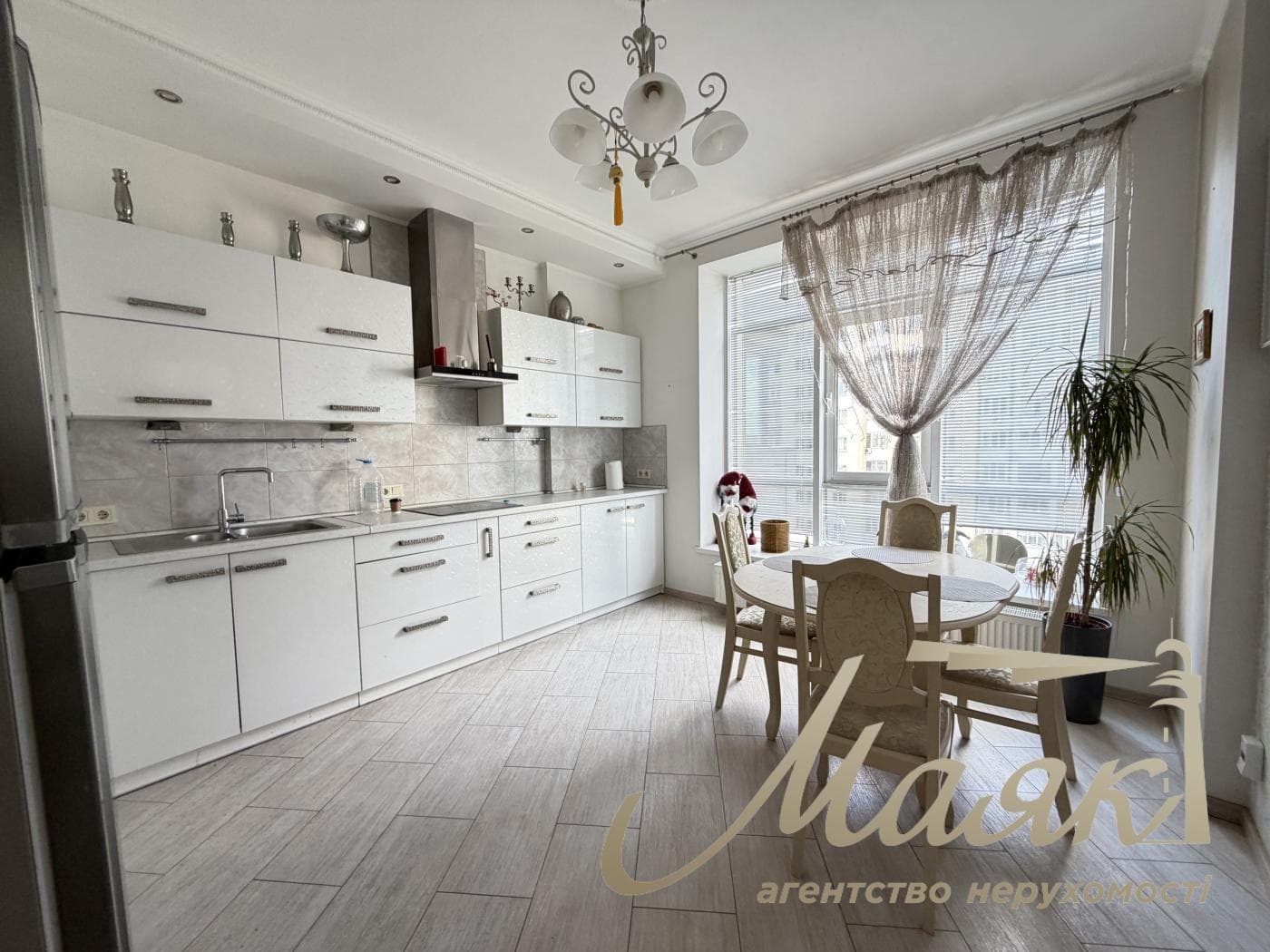 3-Bedroom Apartment for Rent in the Novopecherskie Lipki Residential Complex, Verkholyad Street (Dragomirova)