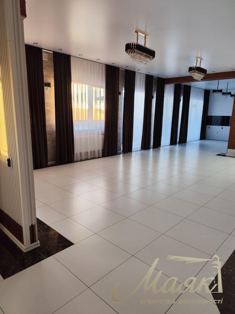 Продаж нового будинку загальною площею 275 м² на доглянутій ділянці 8,7 соток с. Гореничі