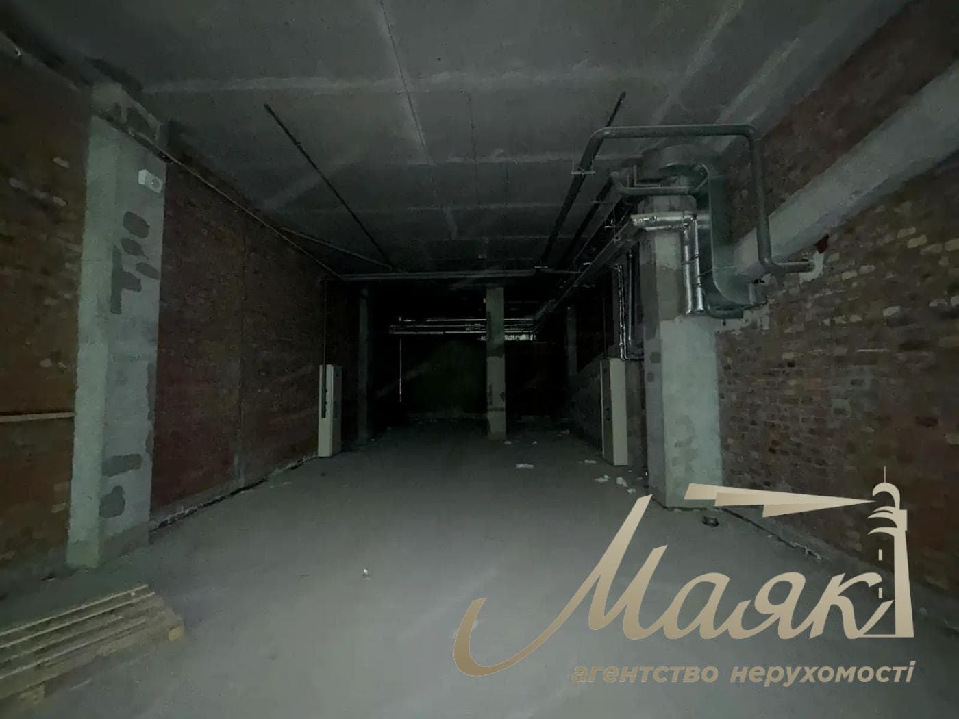 Manhattan Condominium | Commercial Space, 104 m² | $350,000
