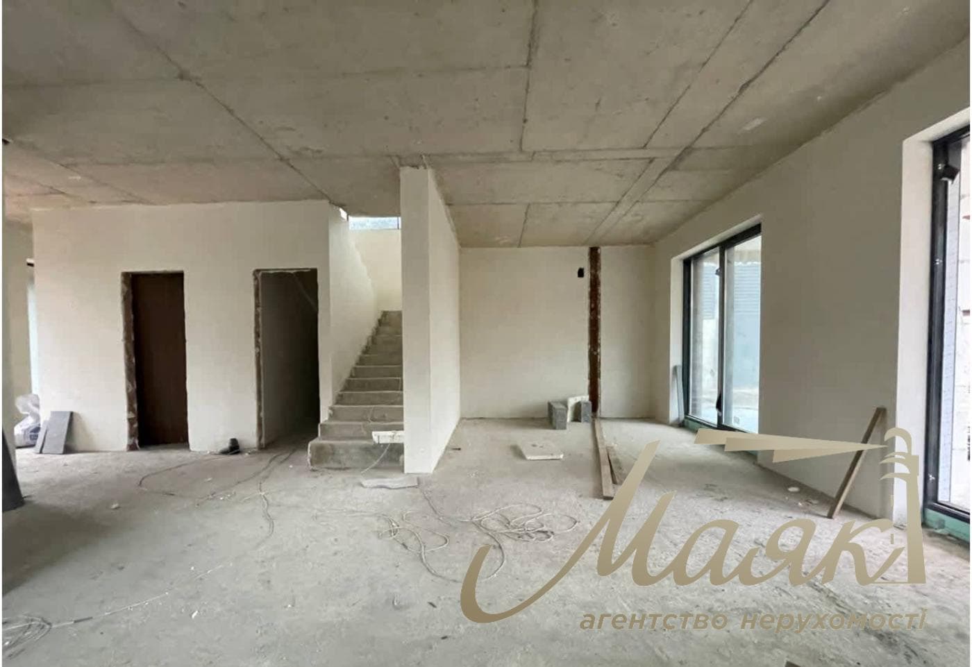 Продаж 2-х поверхового 378м2, КМ Нова Ходосівка