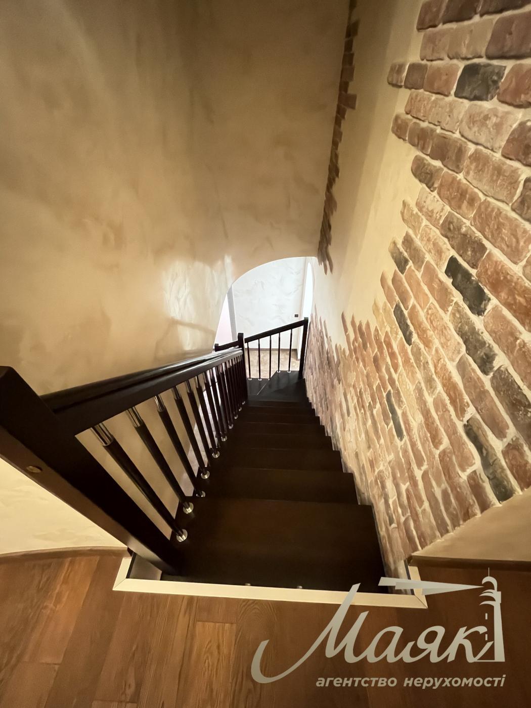 Продаж дворівневої 4к квартири вул. Котельникова, Святошино