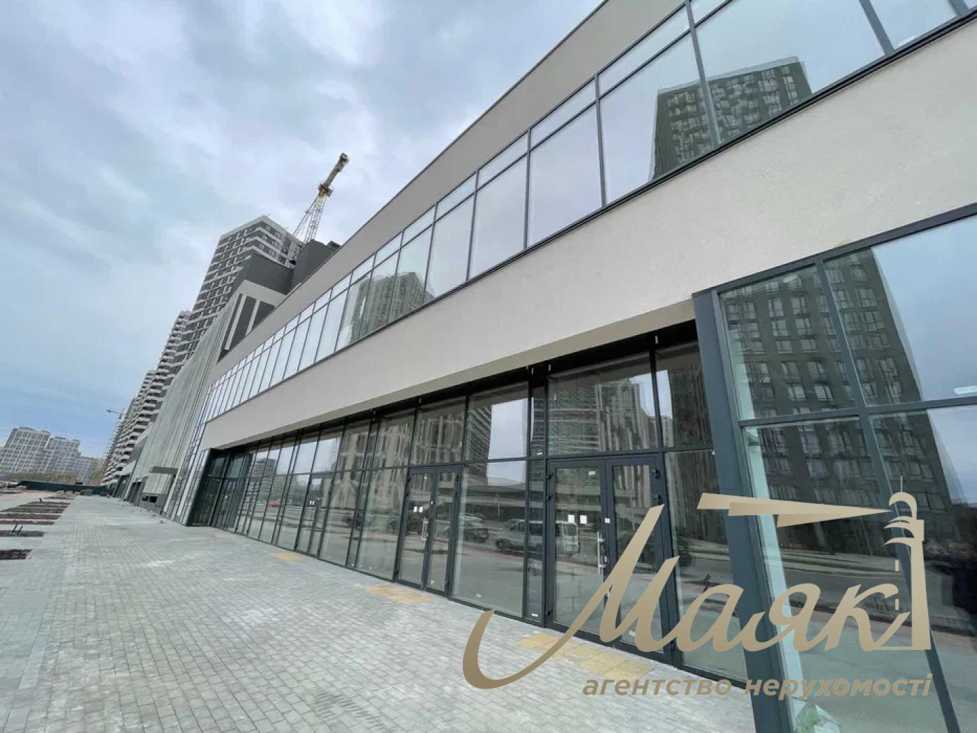 Rent of facade 57 sq.m in residential complex Varshavsky 3