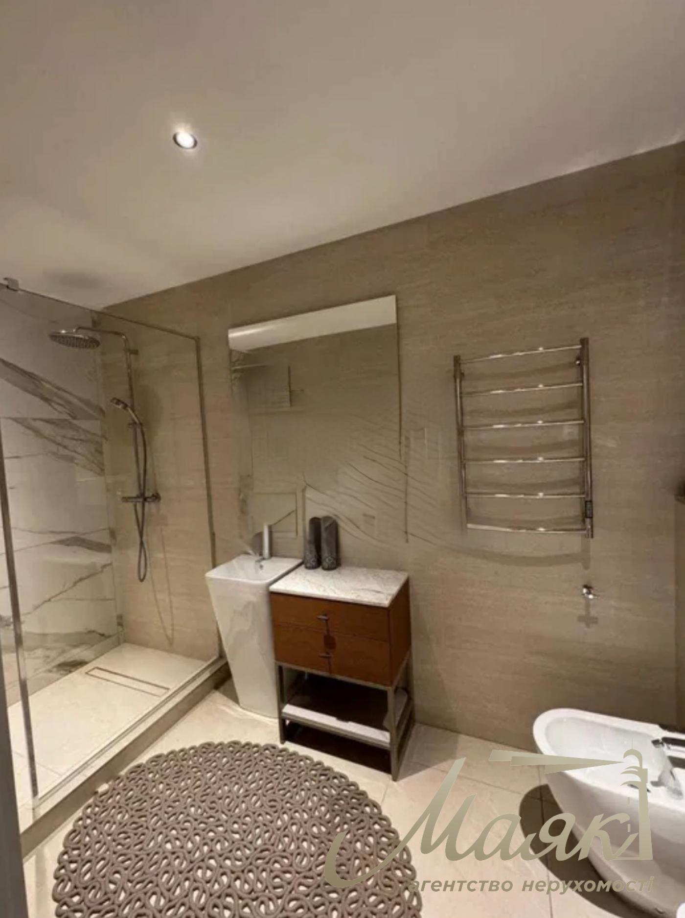 Оренда шикарного сучасного будинку 160 м² у Романкові | Закрита територія