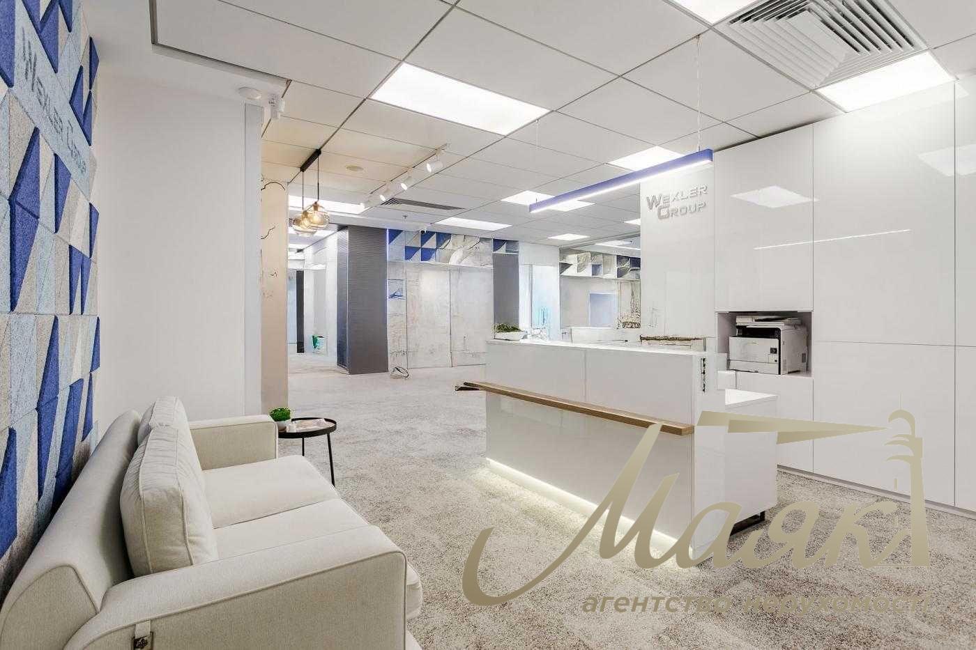 Office for rent 550 m2 in the center, metro station Arsenalna BC class A