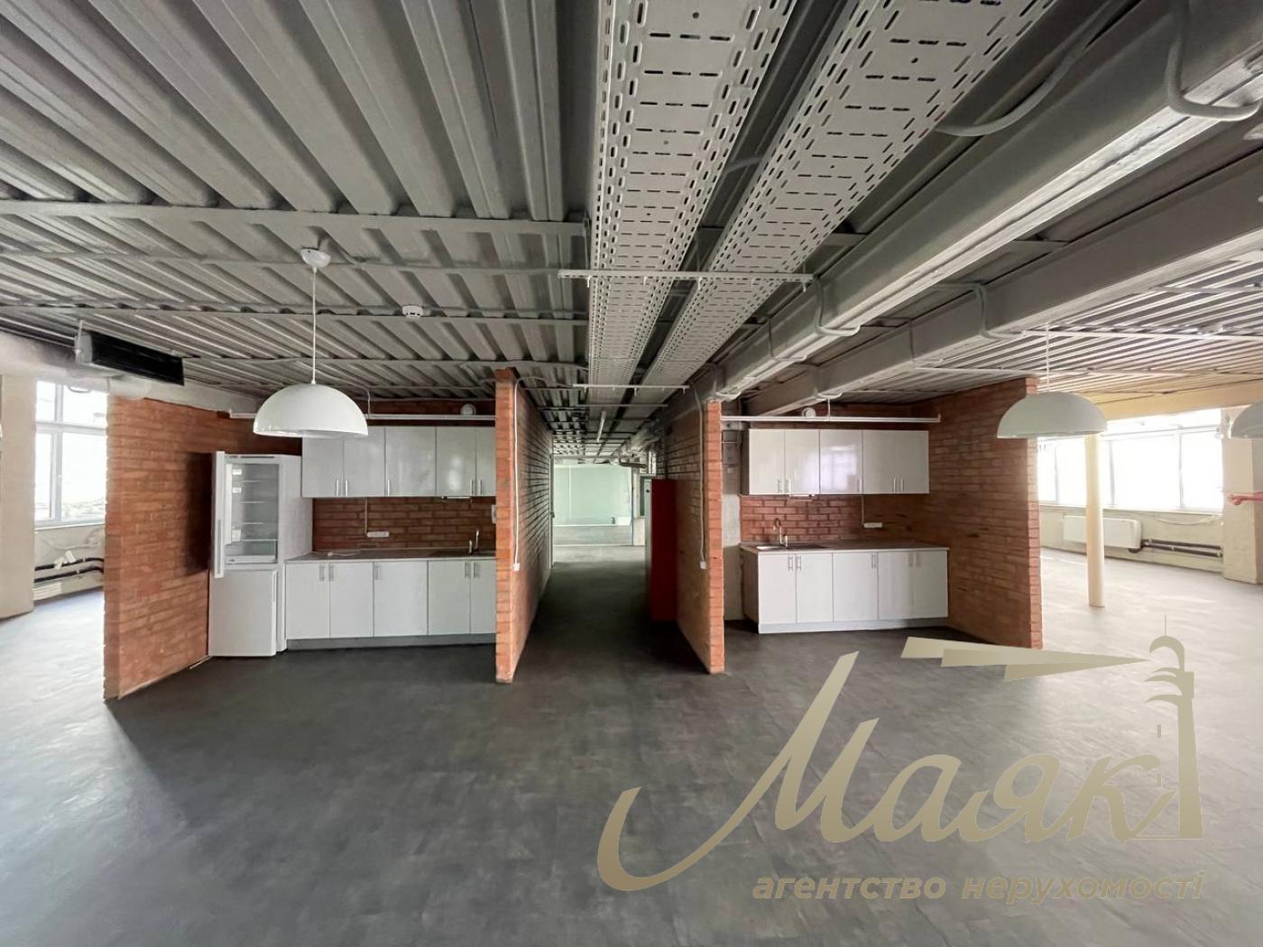 Аренда офисного помещения 1712м2 возле м. Политехнический институт