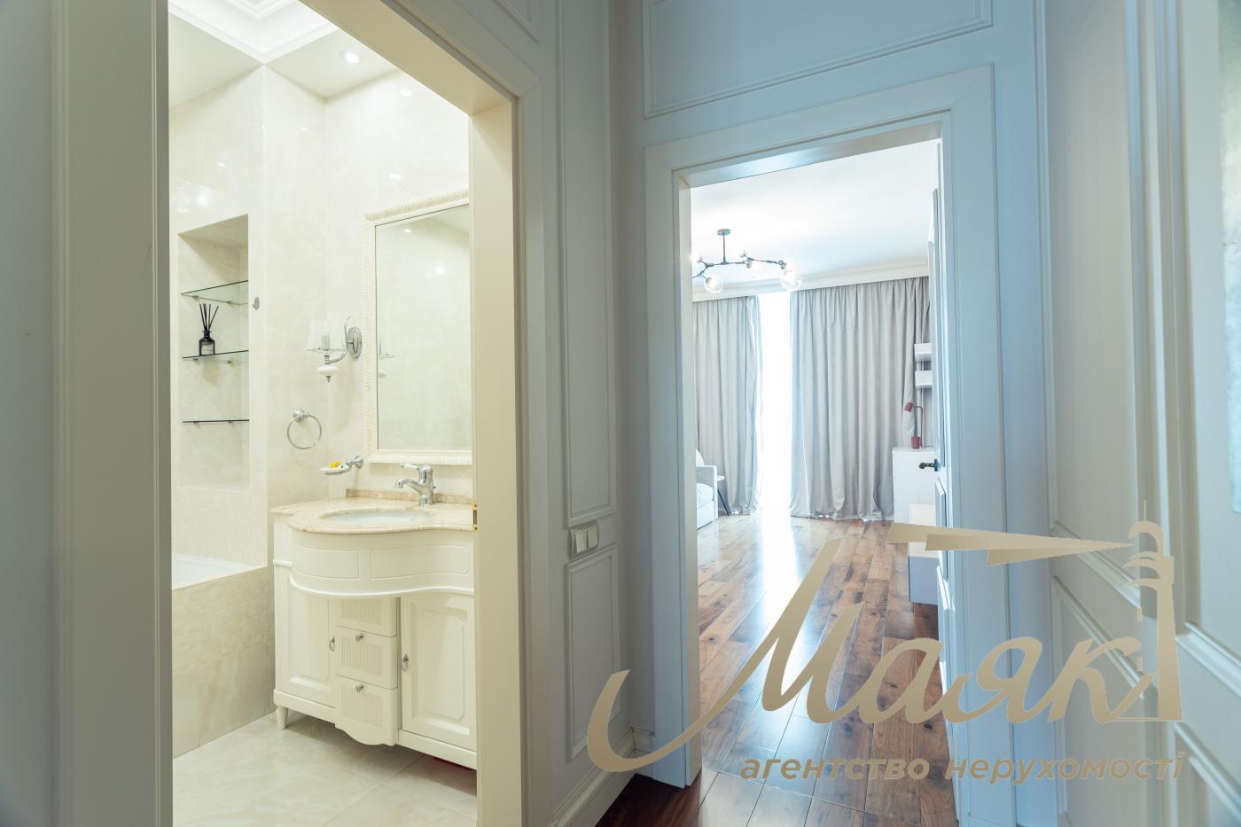 Sale 4k apartment with parking place in LCD Zverinetskyi, Pechersk, Kiev