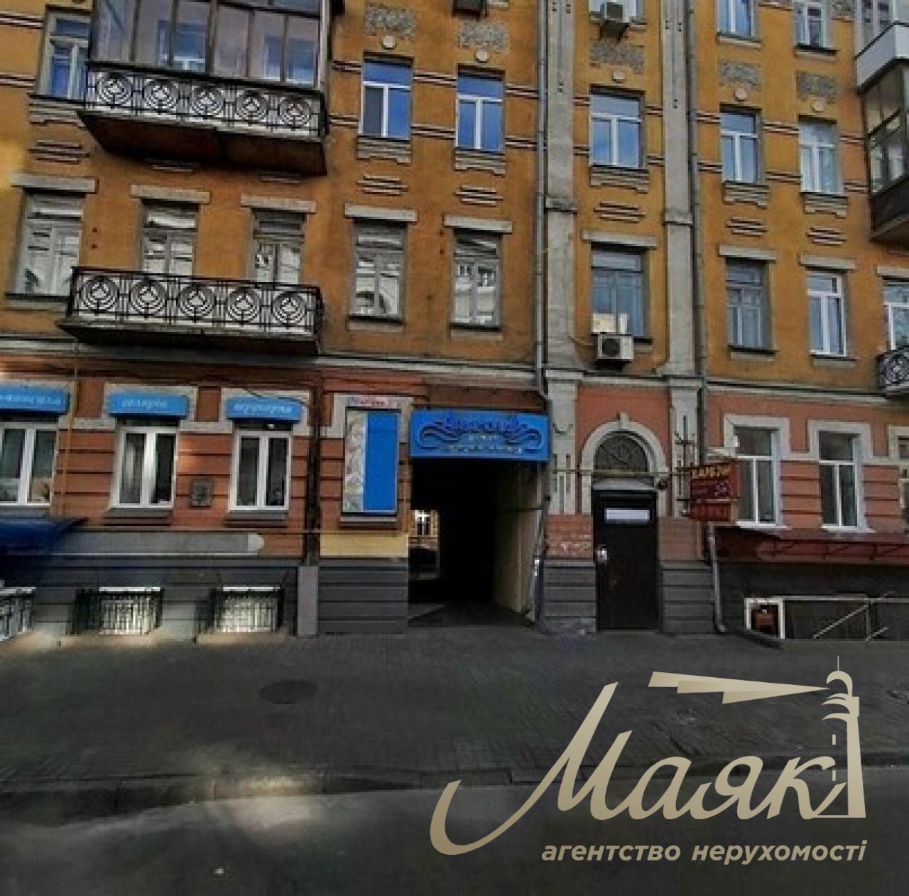 Sale of retail space in the center, Sichovykh Striltsiv (Artema) street