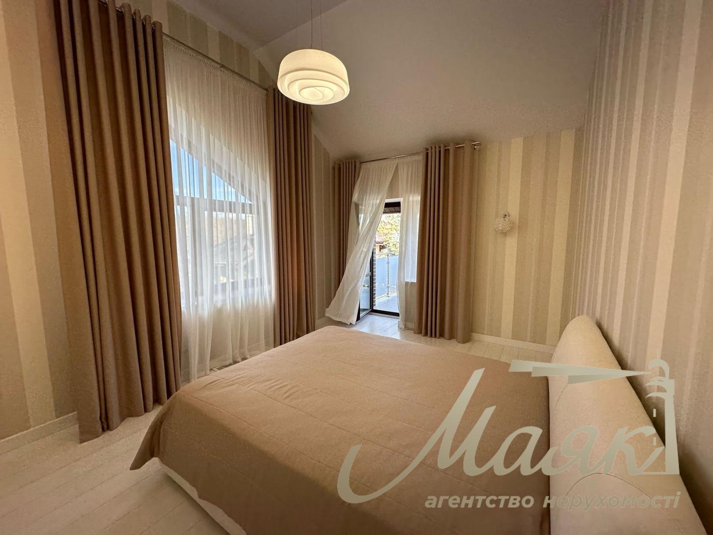 Пропонується до продажу будинок у лісовій зоні в селі Гореничі - в екологічно чистому місці серед сосен, поруч з озерами.