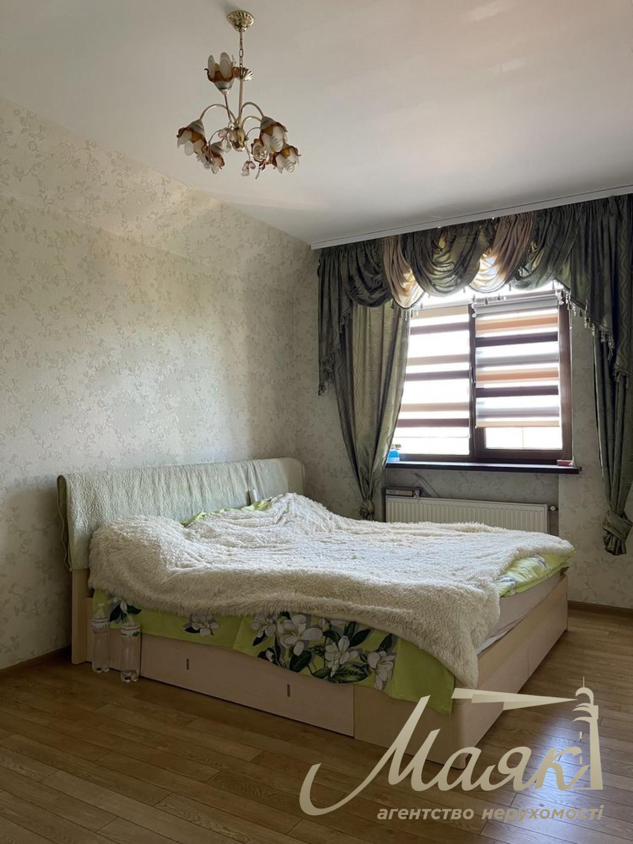 Продаж будинку 360 м2 у Жулянах з ділянкою 15 соток вул.,.Нова