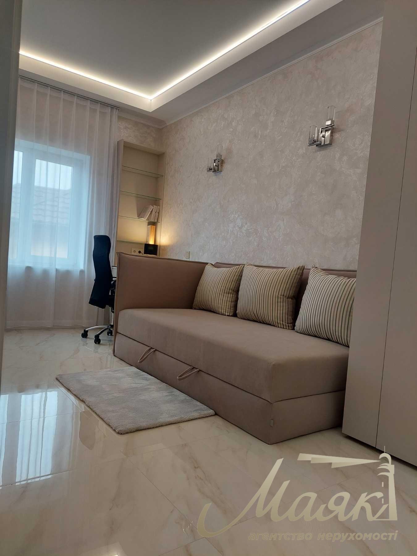 Оренда таунхауса 127м2 з терасою на даху