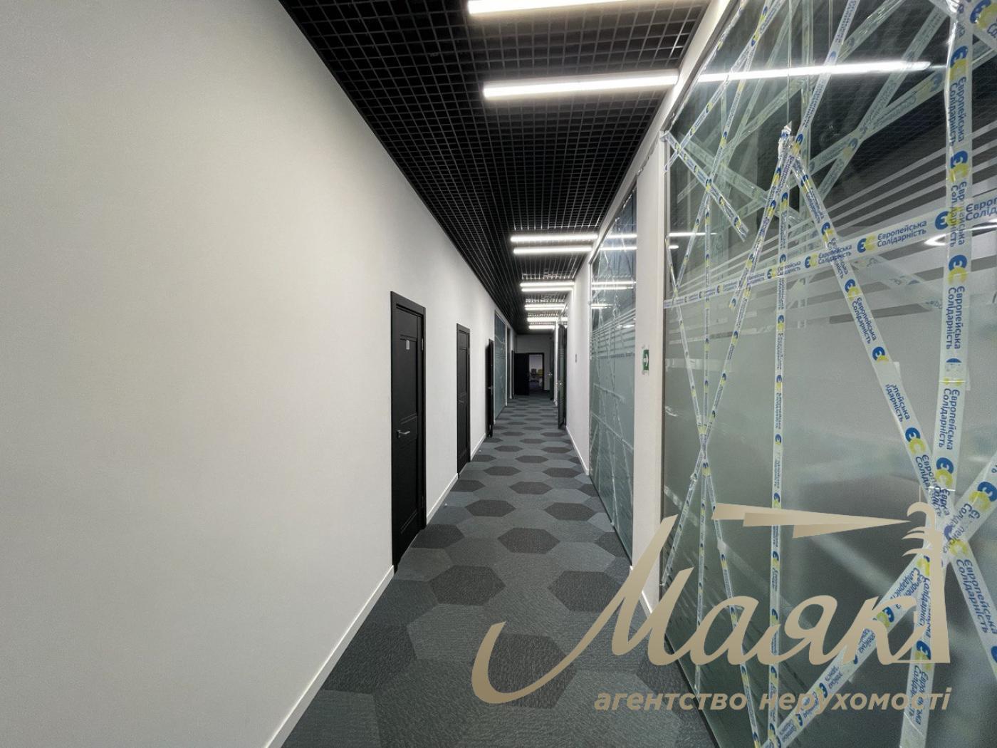 Office rent 1200m2 in the business center, st. Lavrskaya