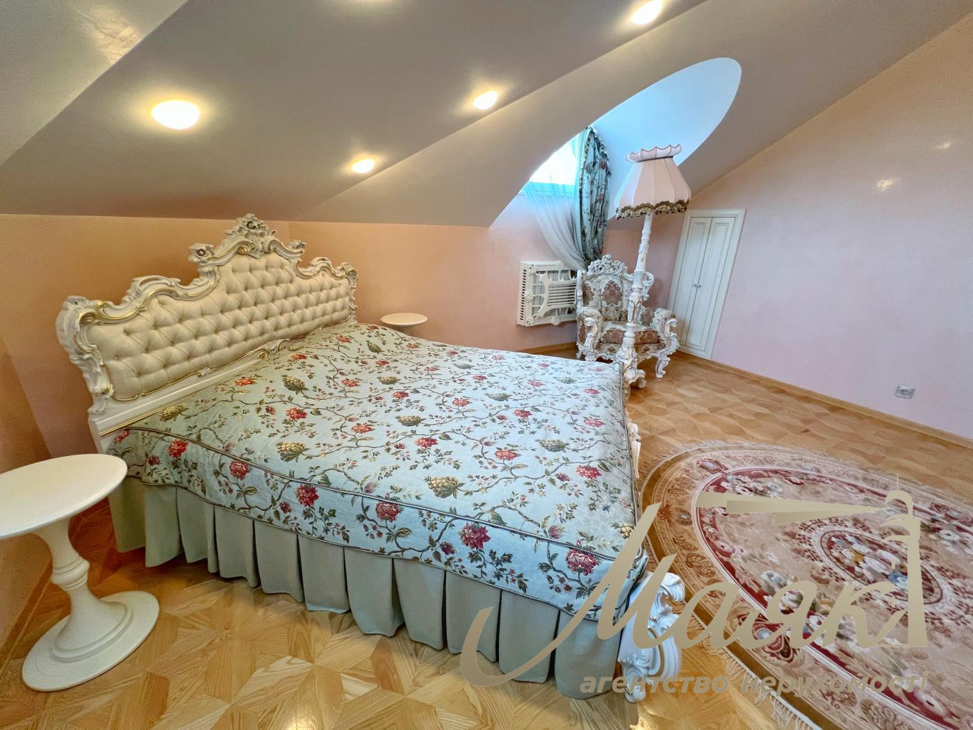 Оренда 4-х поверхового будинку 800м2, Іванковичі.