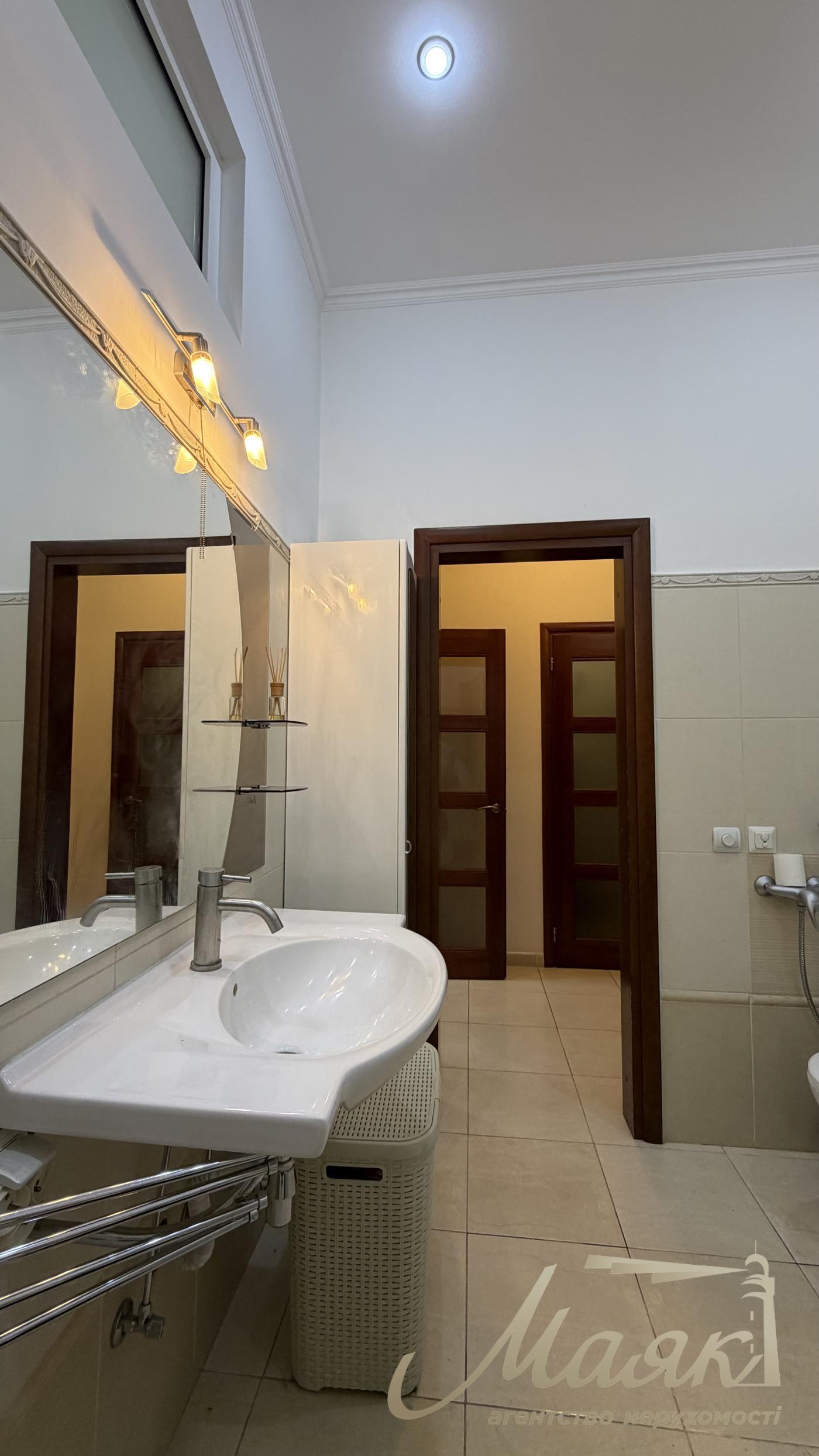 For sale 3-room apartment 98m2, str. Yaroslavov Val, 19, Shevchenkovsky district, Near Golden Gate, Sofia Square, Andreevsky Descent.