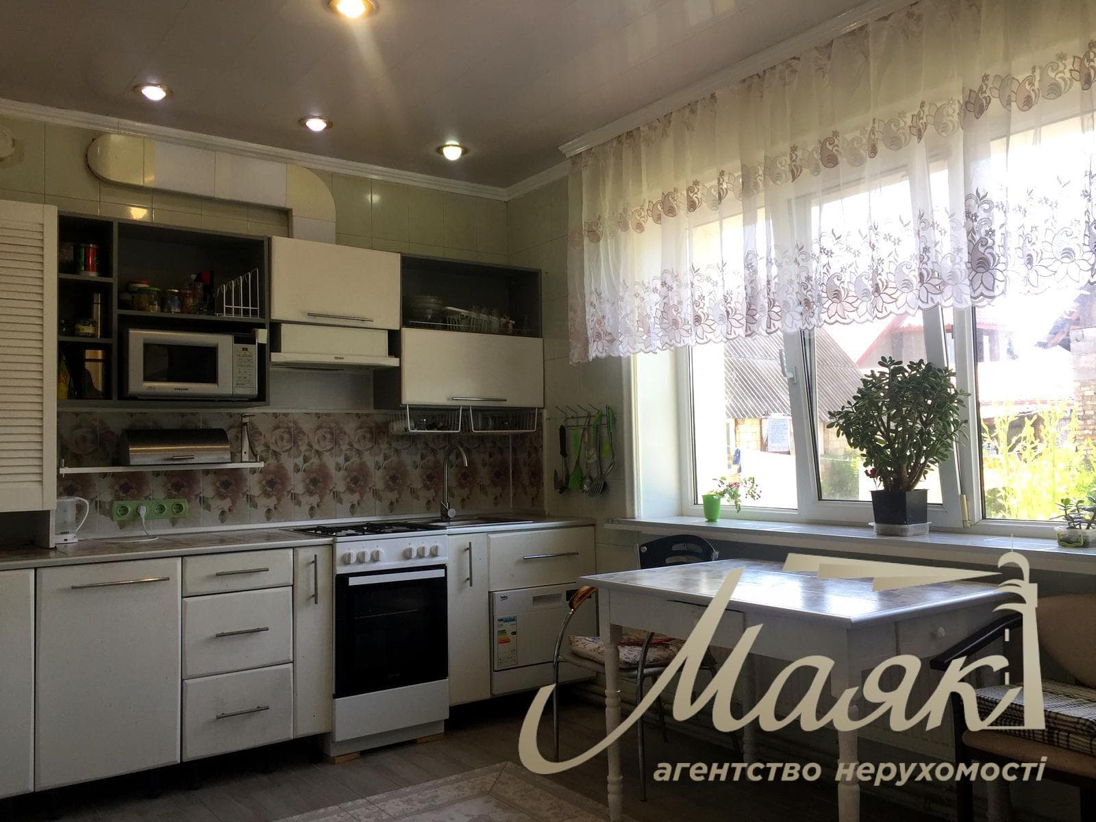 Продаж будинку 101.5м2 та гостьового будинку | Голосіївський район в с. Віта-Литовська (Чапаєвка) вул. Риболовецька