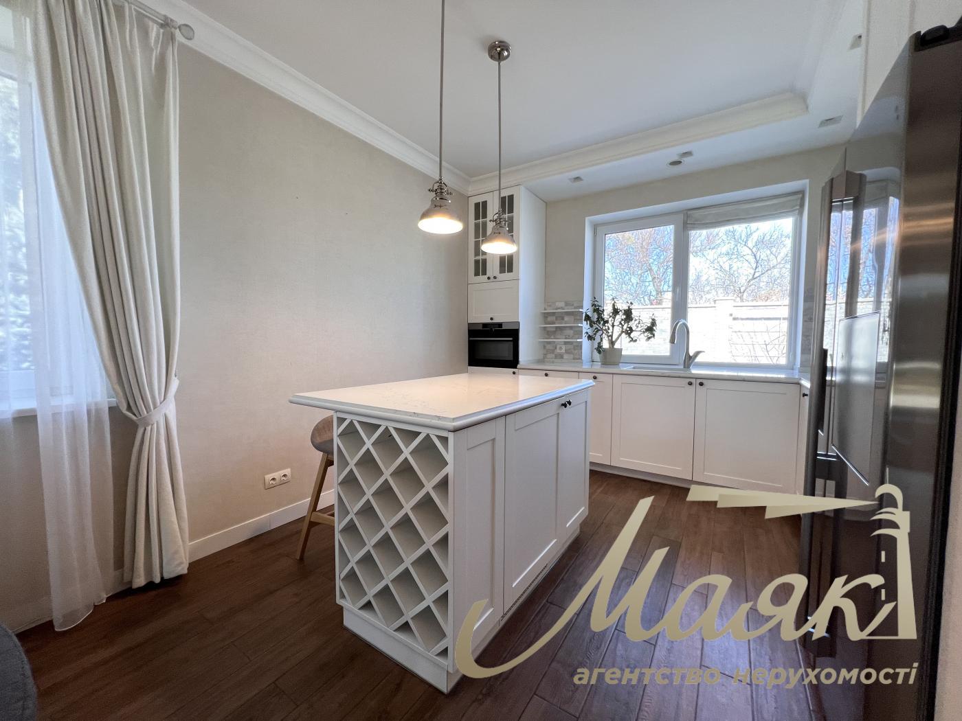 Rent 2-storey house 190m2, Goloseevsky district, Myshelovka