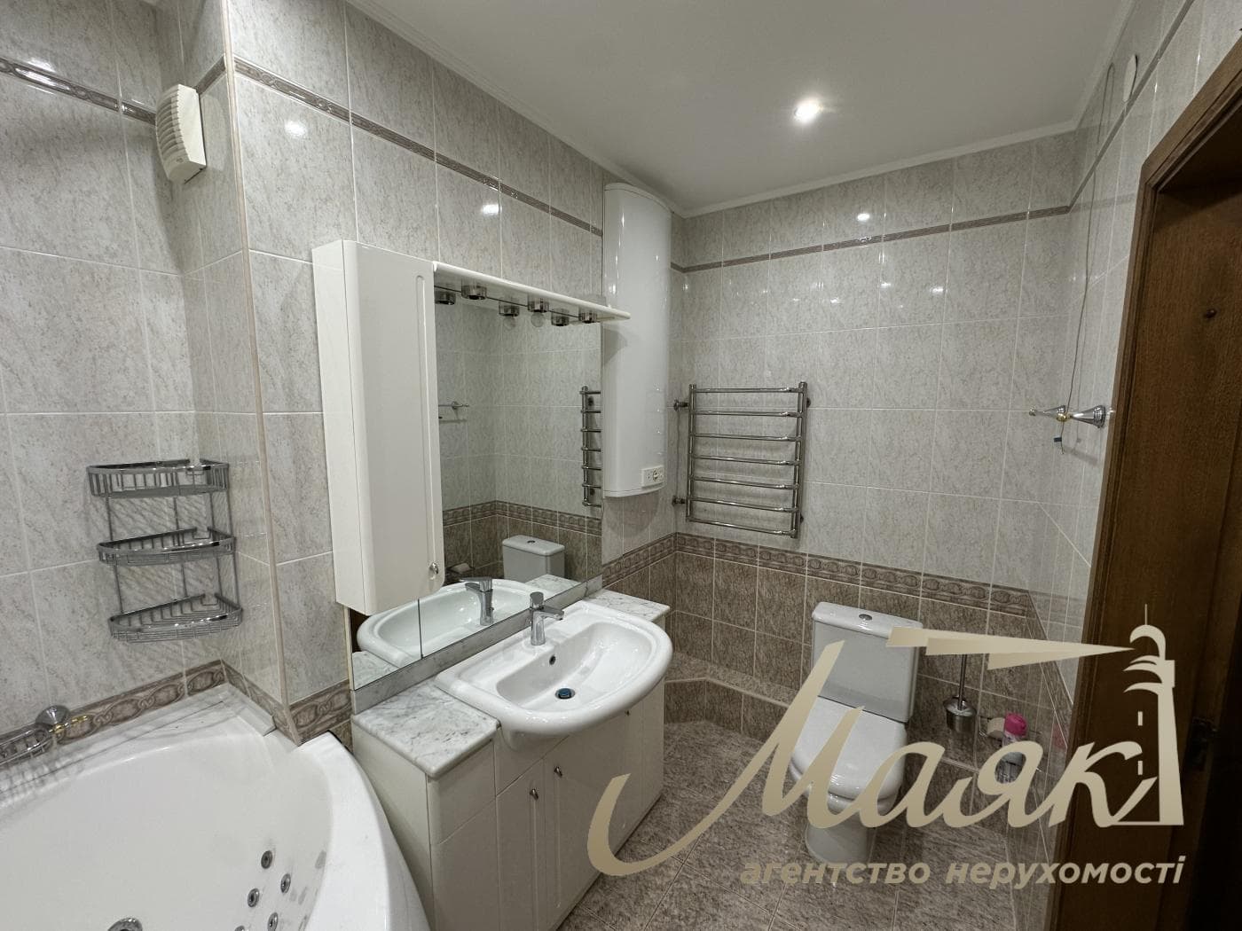3-Bedroom Apartment (96 m²) for Rent at 9/1 Valeriy Lobanovskyi Ave.