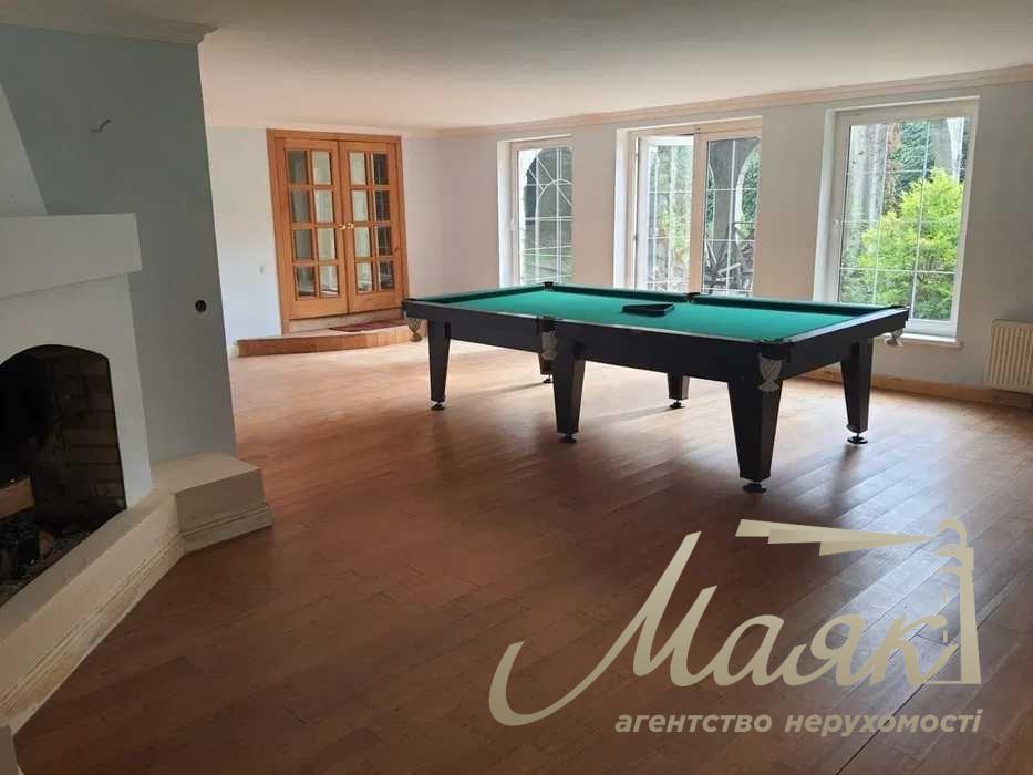 Оренда будинку 1 390 м2 у Голосіївському районі.