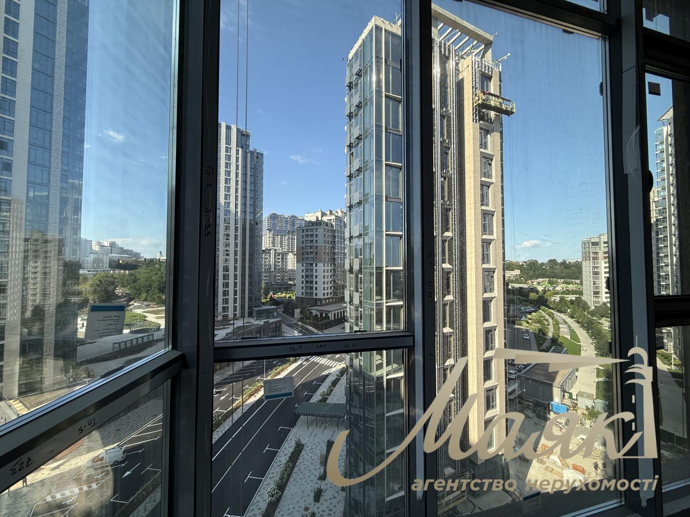 For sale 4-bedroom apartment Residential Complex Novopecherskie Lipki