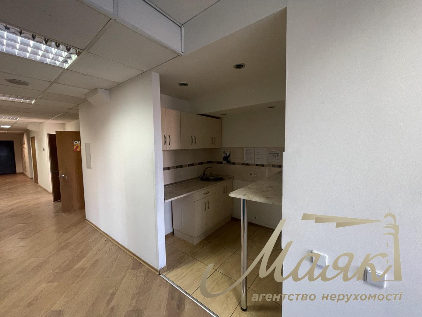 Аренда офисного помещения 320м2 в бизнес центре, метро Олимпийская